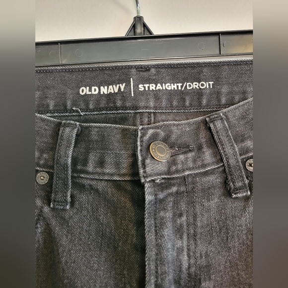 Old Navy Straight Stretch Jeans in Black - Picture 2 of 5